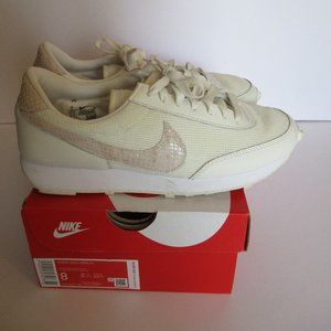 Nike Women's Daybreak Size 8 - Snake Print Swoosh DH4262 100